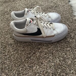 Nike White and Black Sneakers